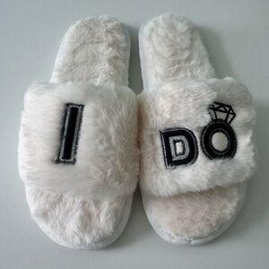 Wedding White Furry Bridal  'I Do' Slippers New Never Used